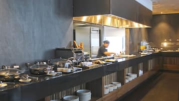 Desayuno buffet (USD 18 por persona)