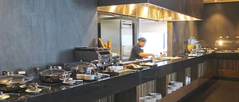 TĂ€gliches FrĂŒhstĂŒcksbuffet (18 USD pro Person)