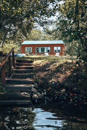 Adirondack Waterfront Cabin - Upper Hudson Tributary near Corinth & Lake Luzerne
