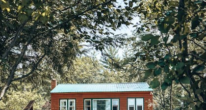 Adirondack Waterfront Cabin - Upper Hudson Tributary near Corinth & Lake Luzerne