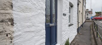 A cosy coastal cottage, offering a beautiful retreat for two.
