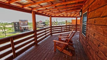 Luxury Cabin | 1 bedroom, individually furnished, free WiFi, bed sheets