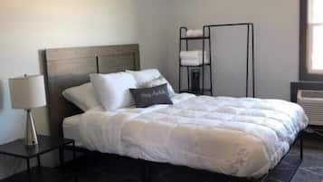 1 slaapkamer, een strijkplank/strijkijzer, wifi, beddengoed