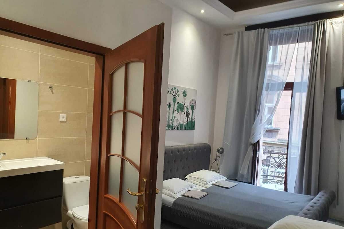 Comfort Triple Room | Bathroom | Towels