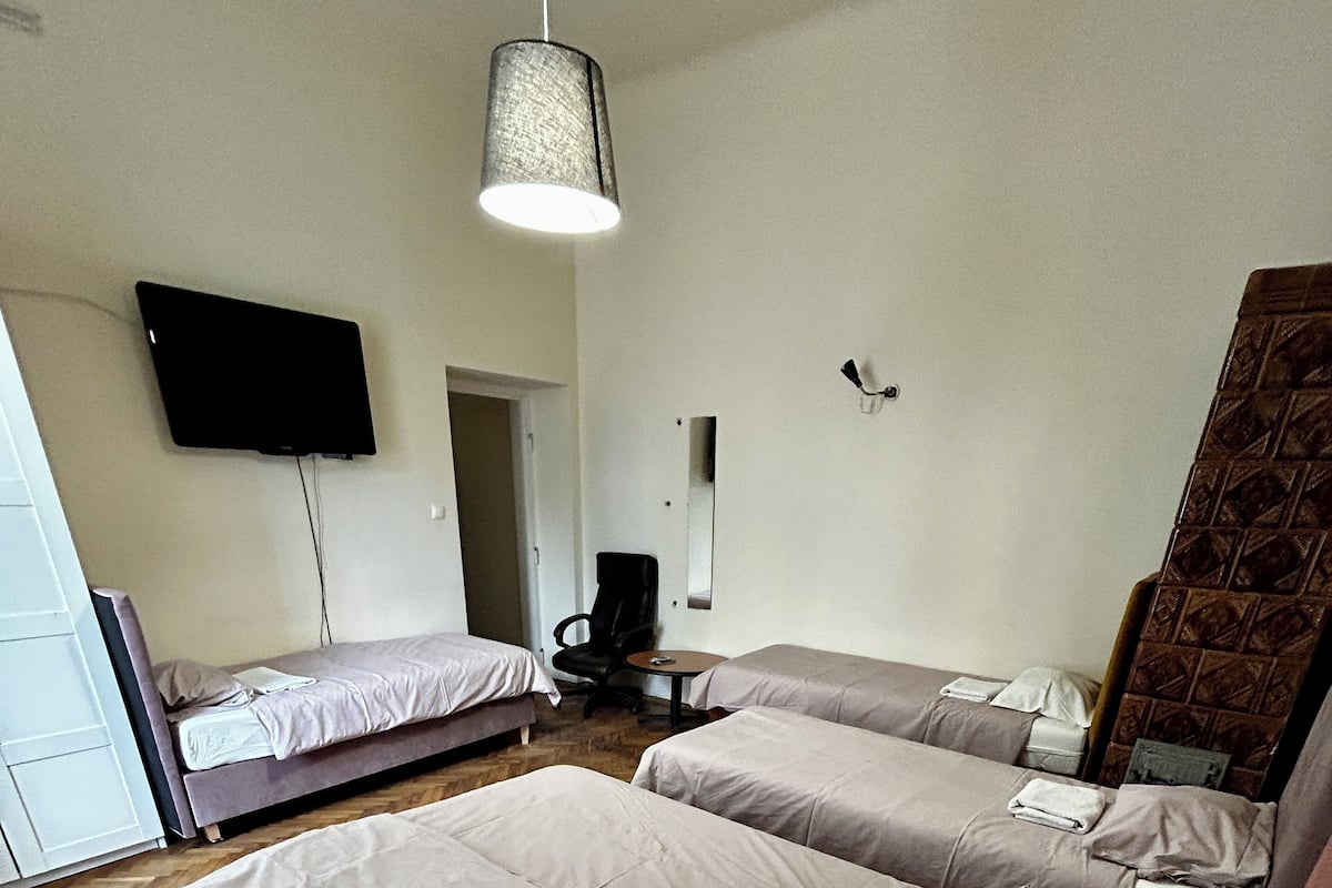 Comfort Room | Iron/ironing board (on request), WiFi (free), bed sheets