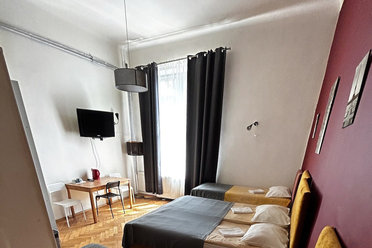 Comfort Quadruple Room | Iron/ironing board (on request), WiFi (free), bed sheets