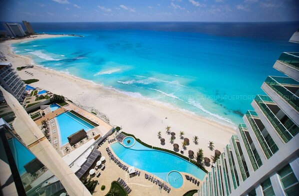 Exterior detail - Bay View Grand Porto Fino (Cancun)