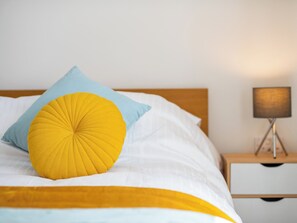 5 bedrooms, free WiFi, bed sheets