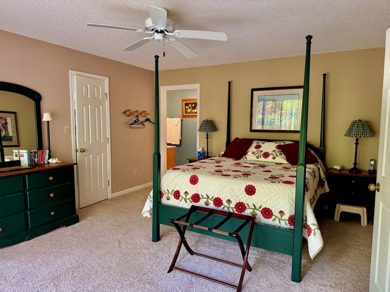 3 bedrooms, desk, iron/ironing board, free WiFi