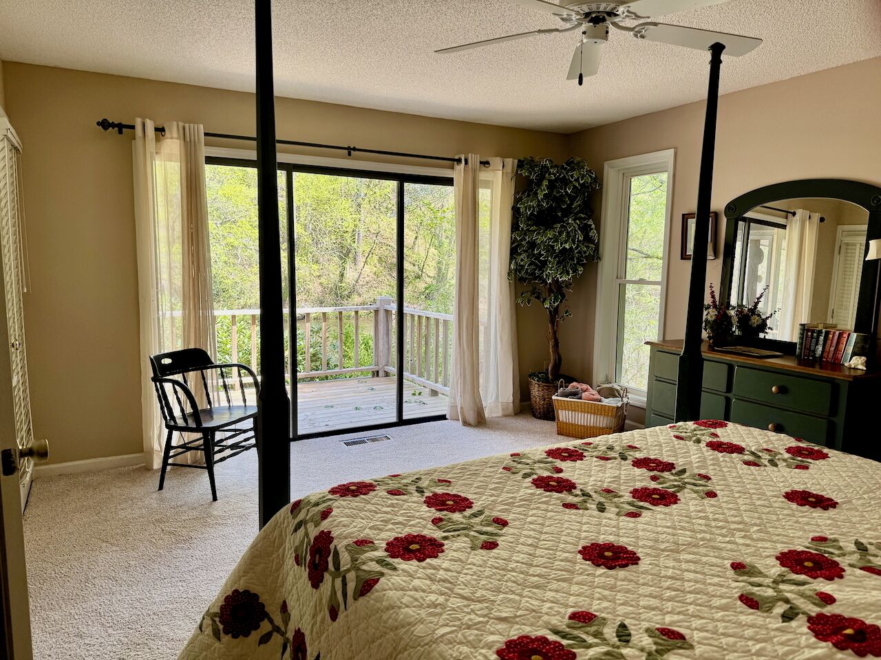 3 bedrooms, desk, iron/ironing board, free WiFi