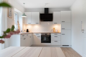 Réfrigérateur, four, plaque de cuisson, lave-vaisselle