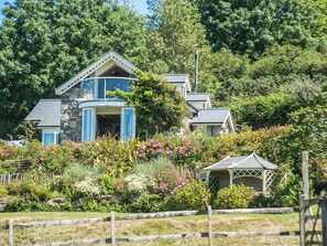 Exterior - 3 bedroom accommodation in Nefyn, Llyn Peninsula (Nefyn, Llyn Peninsula)