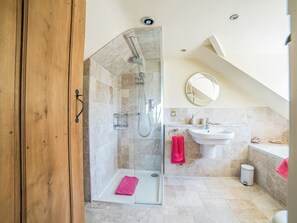 Towels - 3 bedroom accommodation in Nefyn, Llyn Peninsula (Nefyn, Llyn Peninsula)