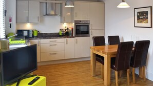 Dishwasher, highchair, freezer - 2 bedroom accommodation in Whitby (Whitby)