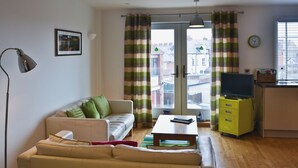 Living area - 2 bedroom accommodation in Whitby (Whitby)