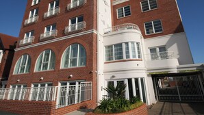 Exterior - 2 bedroom accommodation in Whitby (Whitby)