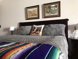 Suíte estúdio clássica | Escrivaninha, Wi-Fi de cortesia, roupa de cama