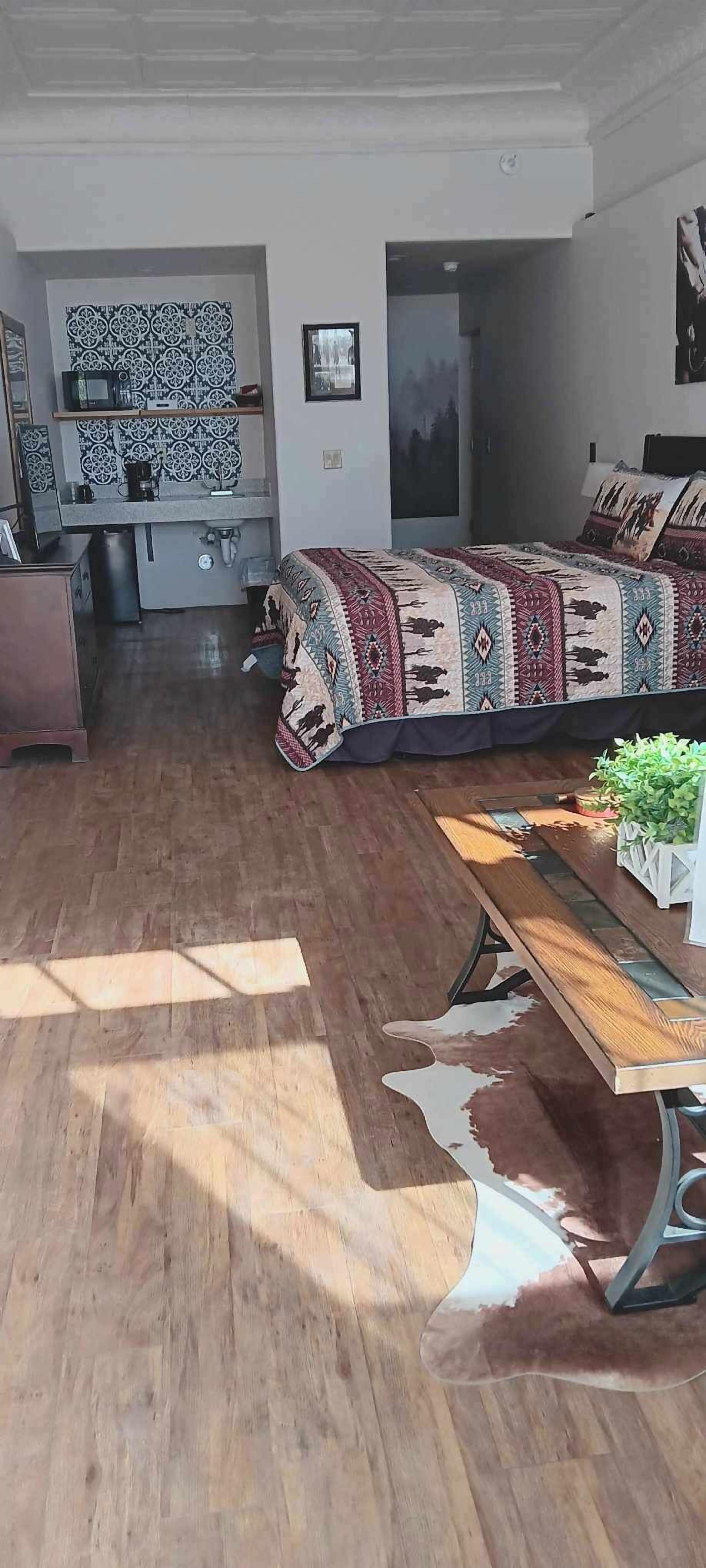 Deluxe Studio Suite, 1 King Bed