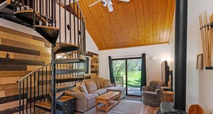 Dog Friendly Smugglers` Notch Relaxing Mountainside Retreat