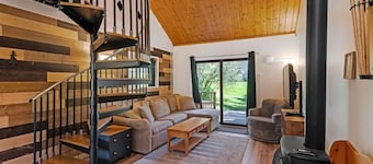 Dog Friendly Smugglers` Notch Relaxing Mountainside Retreat