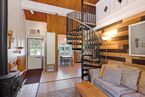 Dog Friendly Smugglers` Notch Relaxing Mountainside Retreat