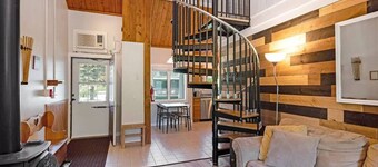Dog Friendly Smugglers` Notch Relaxing Mountainside Retreat