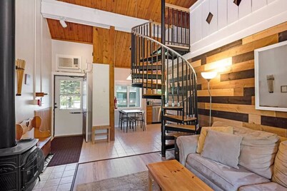 Dog Friendly Smugglers` Notch Relaxing Mountainside Retreat