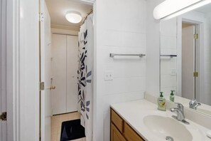 Hair dryer, towels - Dog Friendly Smugglers` Notch Relaxing Mountainside Retreat (Cambridge)