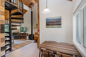 Dining - Dog Friendly Smugglers` Notch Relaxing Mountainside Retreat (Cambridge)
