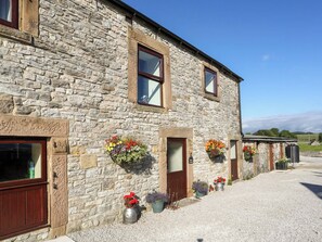 Exterior - 3 bedroom accommodation in Cold Eaton, Alsop-en-le-Dale (Cold Eaton, Alsop-en-le-Dale)