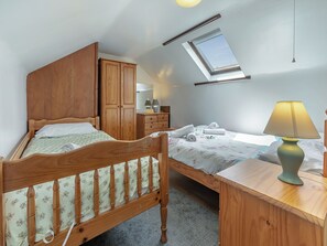 3 bedrooms, bed sheets - 21 Rowan Cottage-UK38934 (Lands End, near Porthcurno)