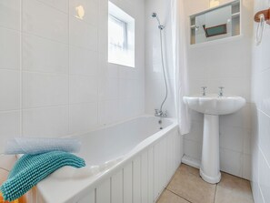 Towels - 21 Rowan Cottage-UK38934 (Lands End, near Porthcurno)