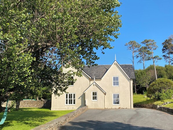 Exterior - 7 bedroom accommodation in Suisnish House (Suisnish House)