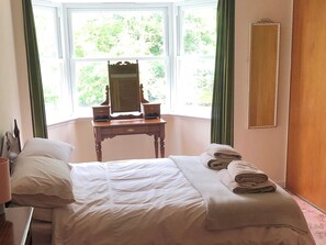 7 bedrooms, free WiFi, bed sheets