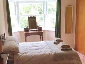 7 bedrooms, free WiFi, bed sheets