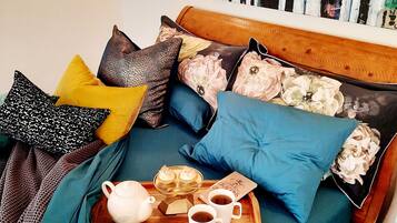 1 bedroom, Egyptian cotton sheets, hypo-allergenic bedding