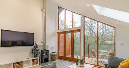 4 bedroom accommodation in Elland