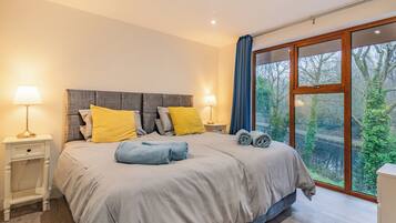 4 bedrooms, free WiFi, bed sheets