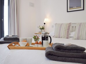 Double bedroom | Potters Pad, Alnwick - Potters Pad is a truly unique property offering everything on your doorstep. (Alnwick)