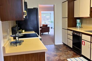 Fridge, microwave, oven, stovetop - Surf Shack- North Muskegon Oasis (Muskegon)