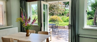 Peaceful cottage nr Ludlow & Leominster, newly renovated, large garden & orchard