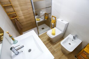 Shower, towels