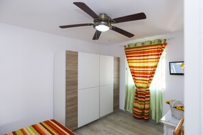 1 chambre, fer et planche à repasser, Wi-Fi gratuit, draps fournis