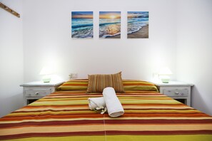 1 slaapkamer, een strijkplank/strijkijzer, gratis wifi, beddengoed