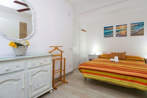 1 slaapkamer, een strijkplank/strijkijzer, gratis wifi, beddengoed