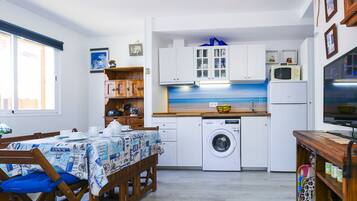 Fridge, microwave, coffee/tea maker, electric kettle