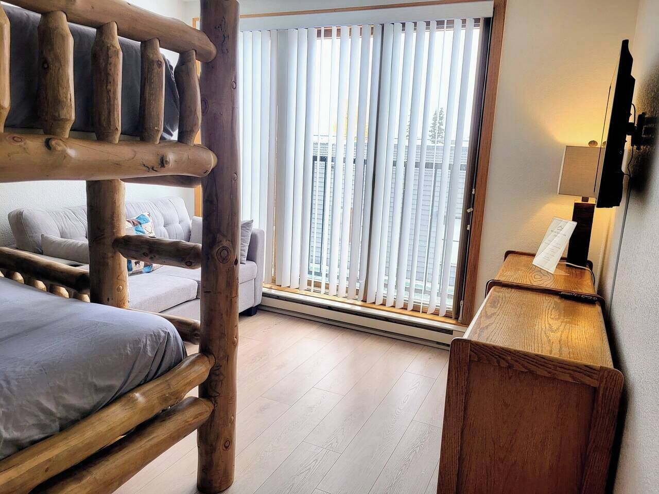 2 bedrooms, iron/ironing board, Internet, bed sheets