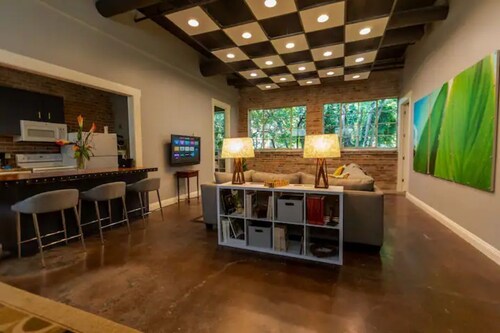 Incognito #3 : located 1 block from The Scotsman