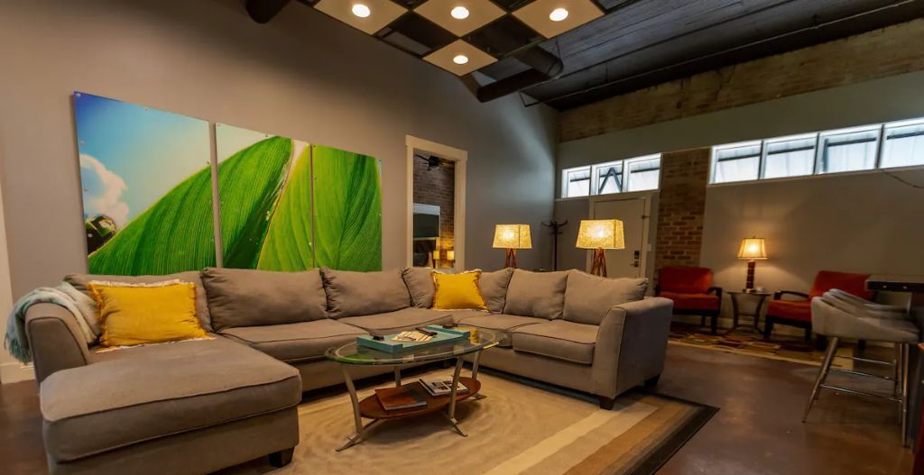 Smart TV, books, stereo