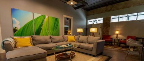 Smart TV, books, stereo